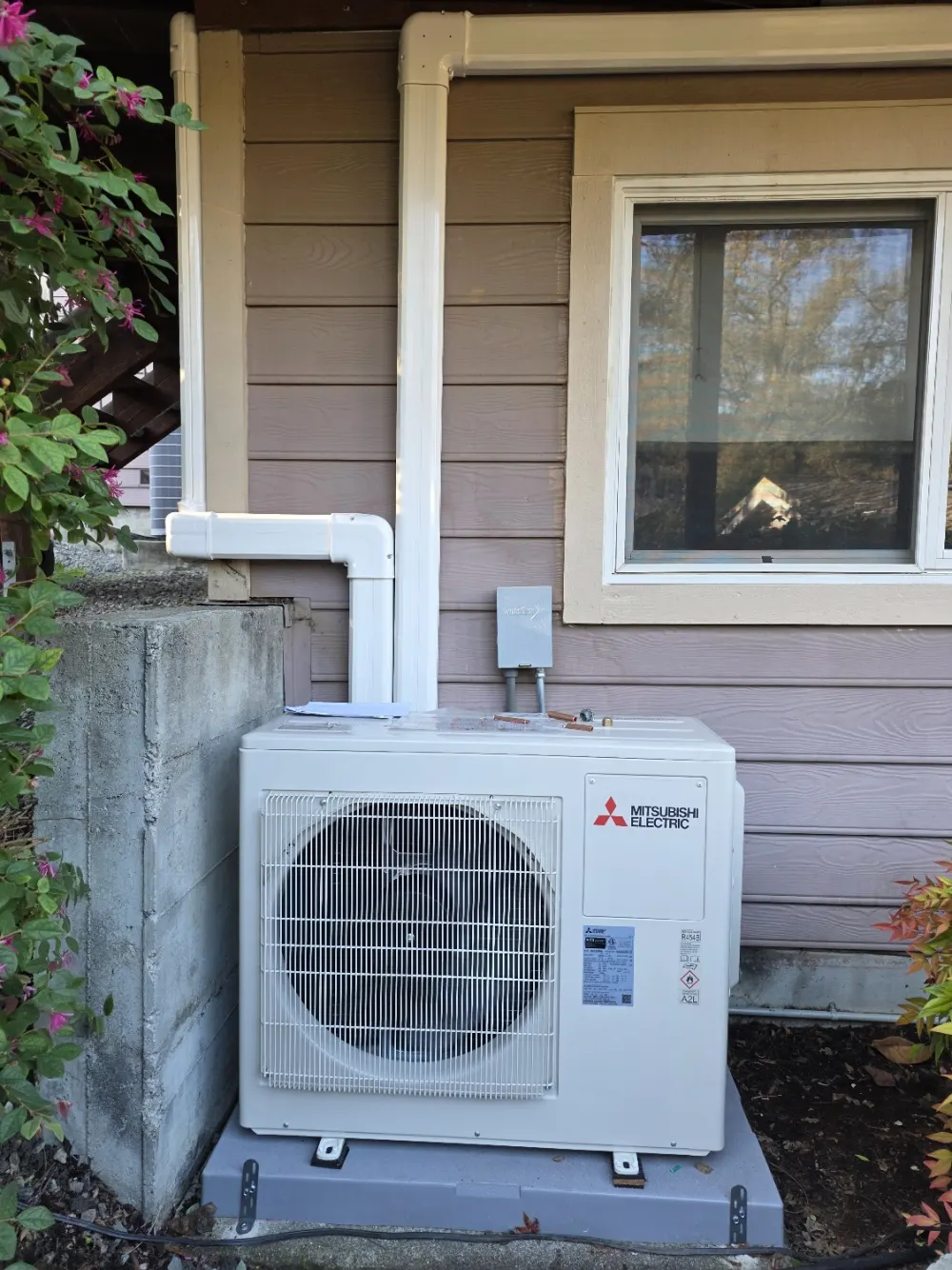 Mitsubishi three-zone heat pump system installed in Alamo