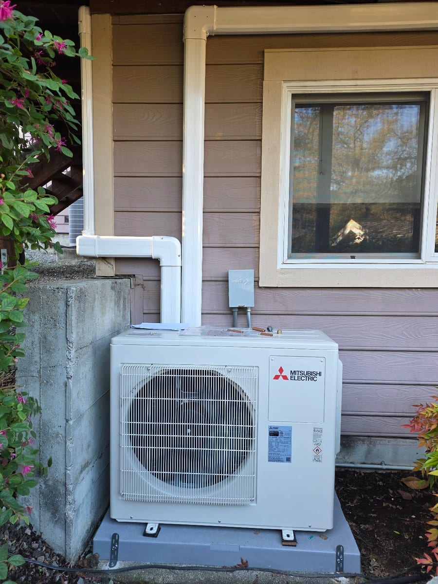 Mitsubishi 3-zone ductless heat pump outdoor unit installed by Galaxy Heating & Air at an Alamo Oaks estate